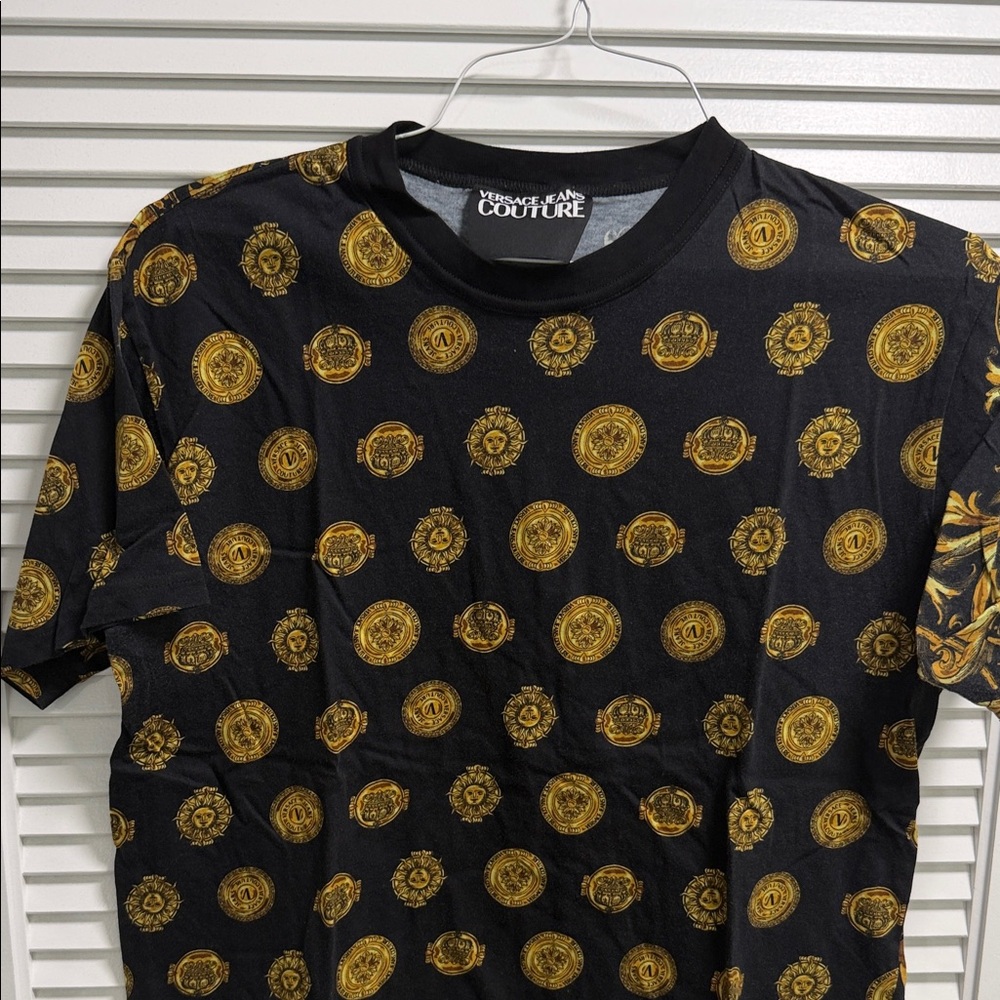Versace Jeans Couture Black and Gold Patterned Tee USED GREAT CONDITION size M